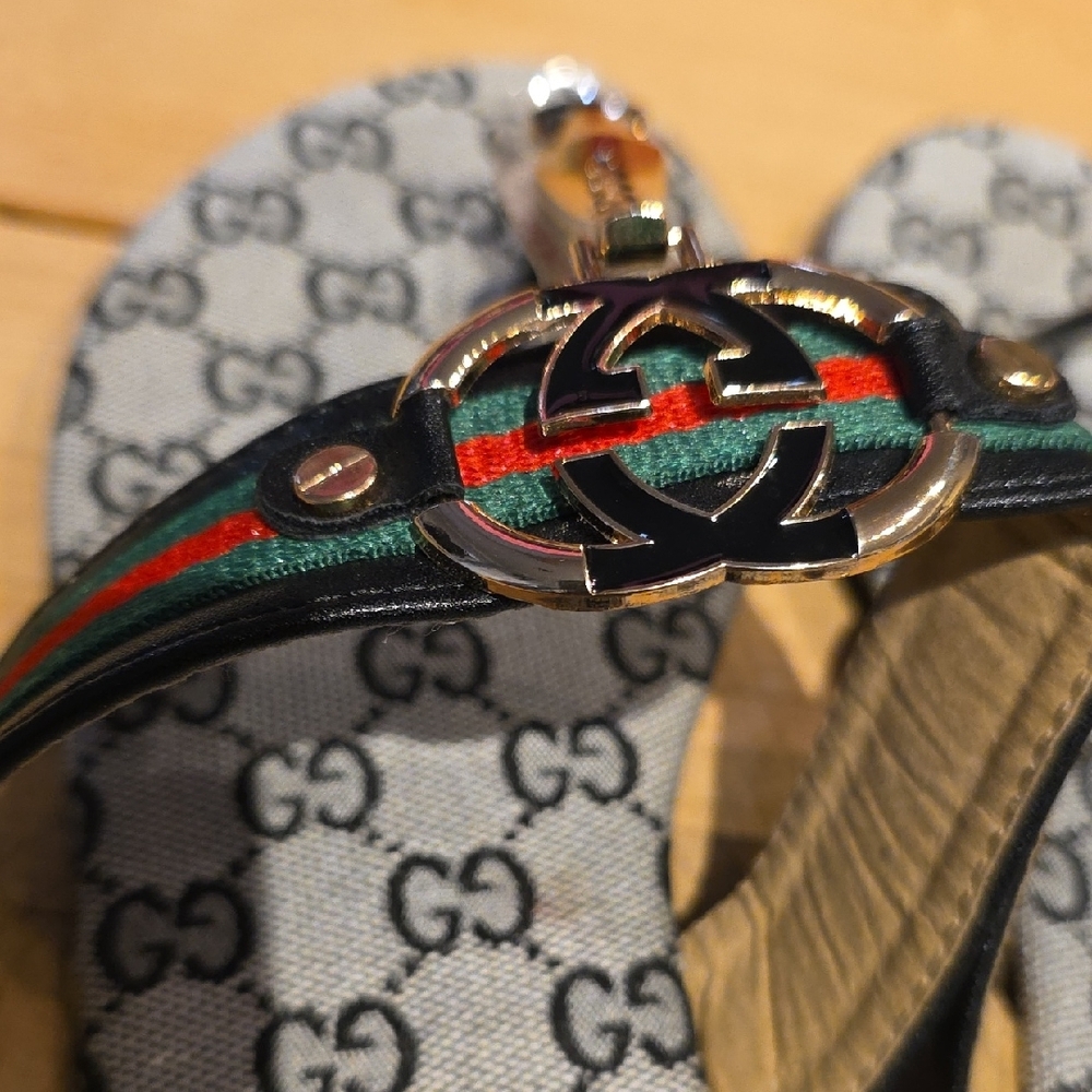 Gucci Gray Monogram Sandals with Green and Red Accents - Picture 8 of 16